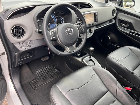 Vehicle image 7