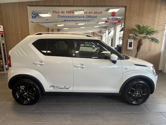 First vehicle image