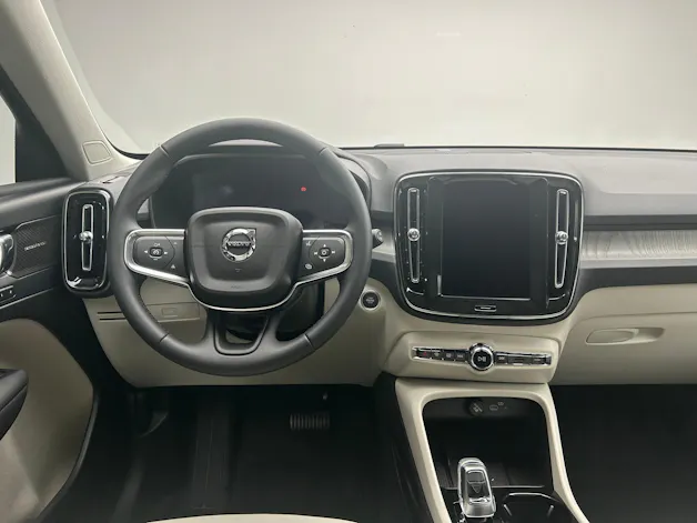 Volvo XC40 2.0 B4 MH Plus Dark