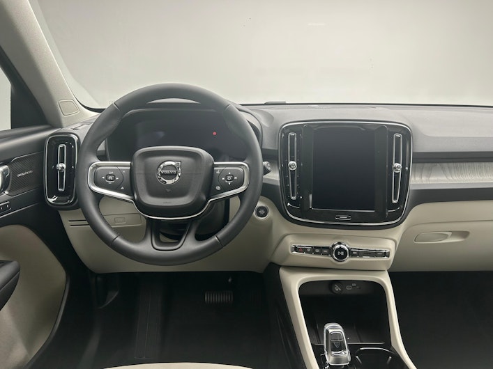 Vehicle image VOLVO XC40