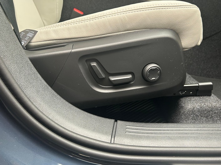 Vehicle image VOLVO XC40