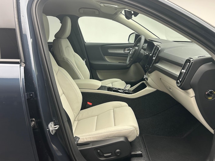 Vehicle image VOLVO XC40