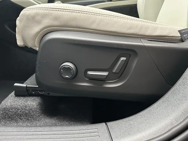 Volvo XC40 2.0 B4 MH Plus Dark