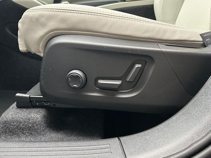 Vehicle image VOLVO XC40