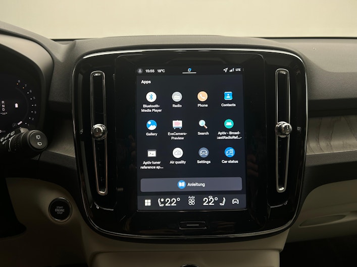 Vehicle image VOLVO XC40