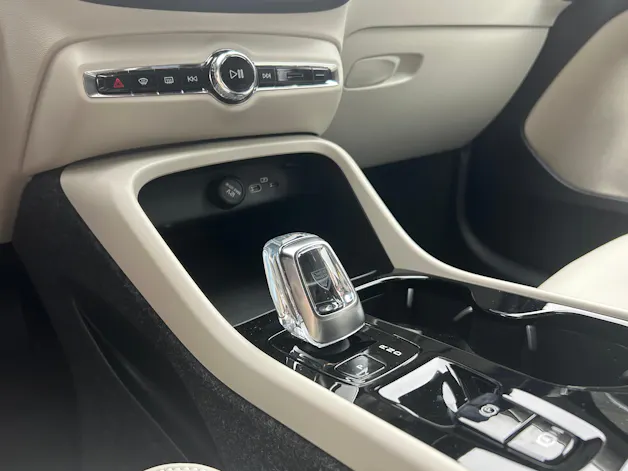 Volvo XC40 2.0 B4 MH Plus Dark