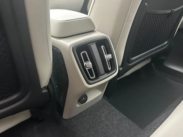 Volvo XC40 2.0 B4 MH Plus Dark