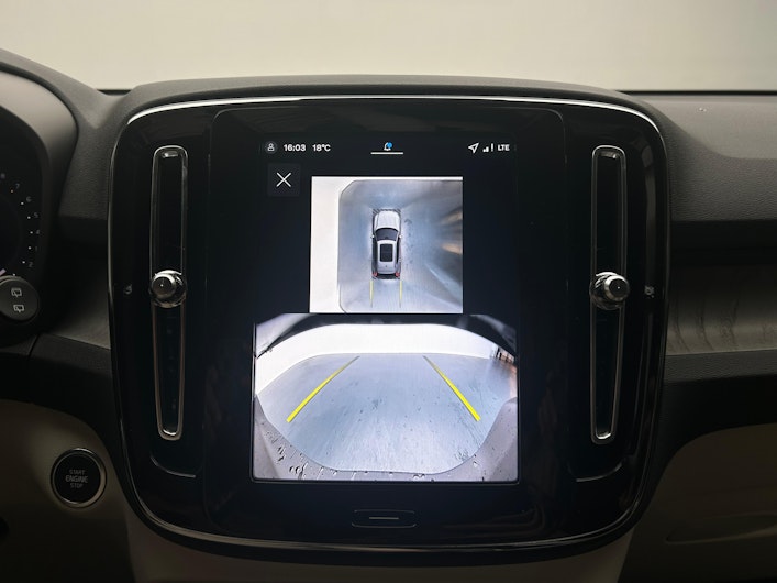 Vehicle image VOLVO XC40