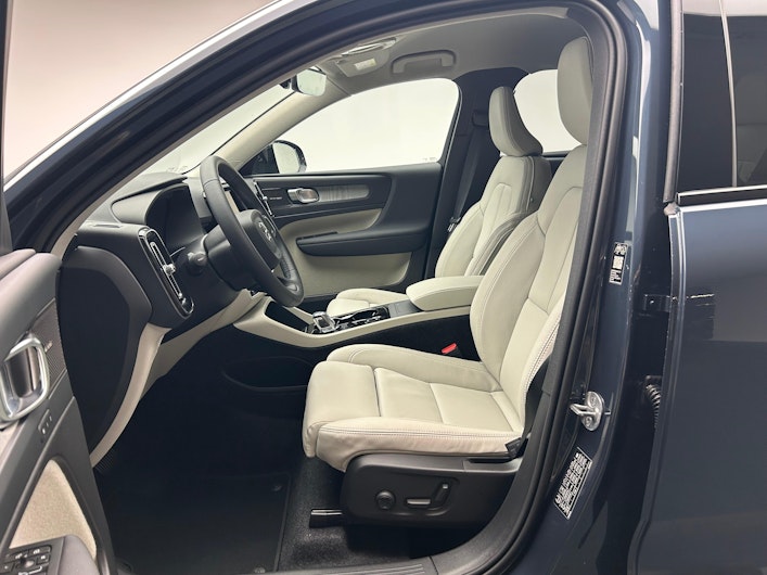 Vehicle image VOLVO XC40