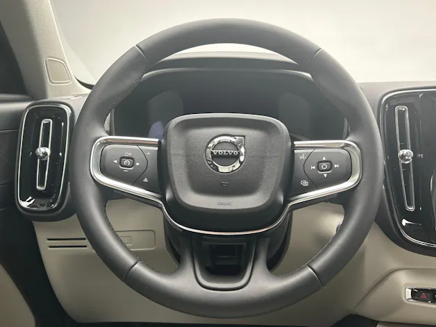 Volvo XC40 2.0 B4 MH Plus Dark