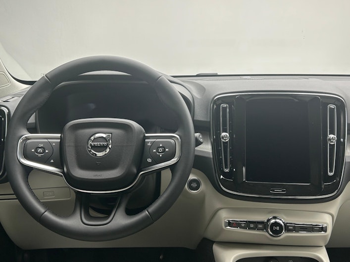 Vehicle image VOLVO XC40