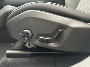 Vehicle image VOLVO XC60 2.0 B5 MH Plus Dark AWD