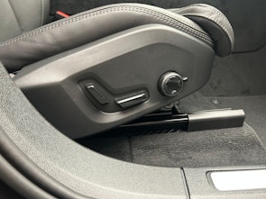 Vehicle image VOLVO XC60 2.0 T6 TE Ultra Dark eAWD