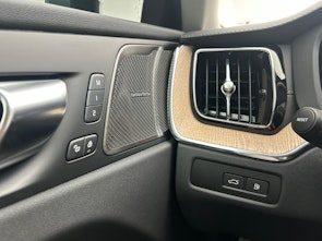 Vehicle image VOLVO XC60 2.0 T6 TE Ultra Dark eAWD