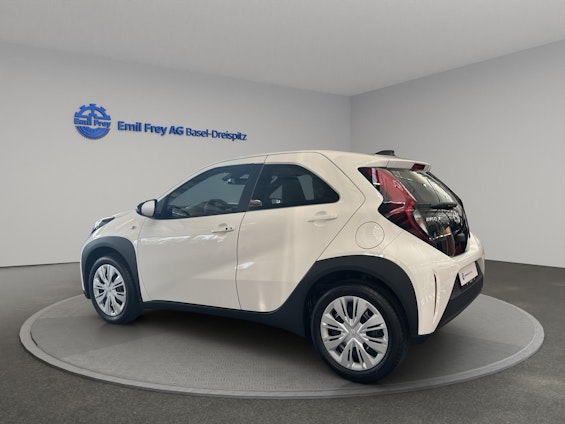 Vehicle image 6