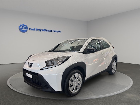 First vehicle image