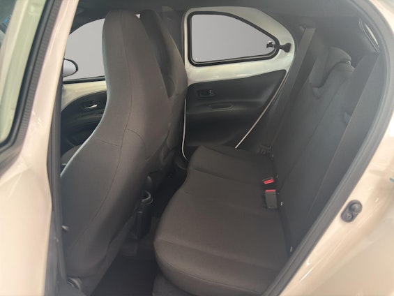 Vehicle image 7
