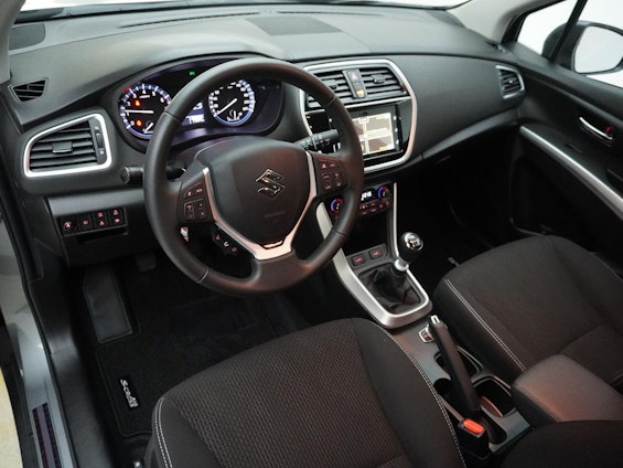 Vehicle image 6