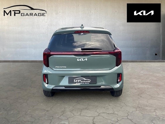 Vehicle image 4 Vehicle image 4