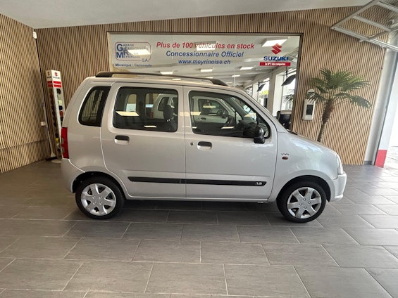 First vehicle image