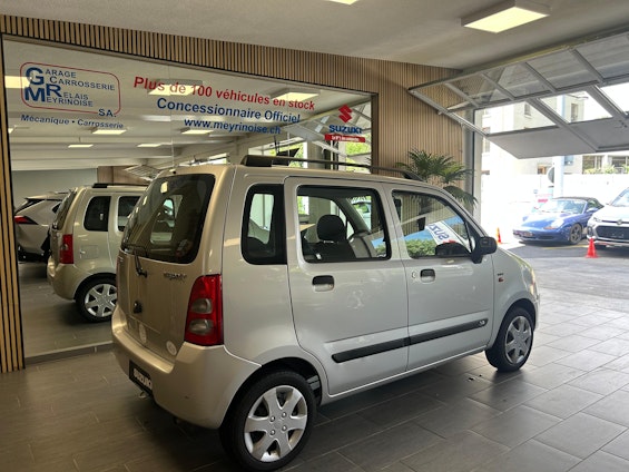 Vehicle image 6