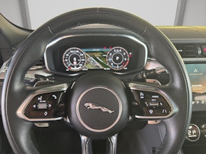 Vehicle image JAGUAR F-Pace 2.0 I4 250 R-Dynamic SE AWD