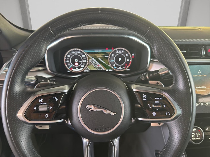 Vehicle image JAGUAR F-PACE