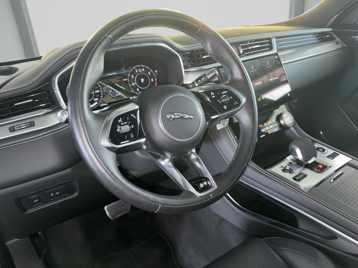 Vehicle image JAGUAR F-PACE