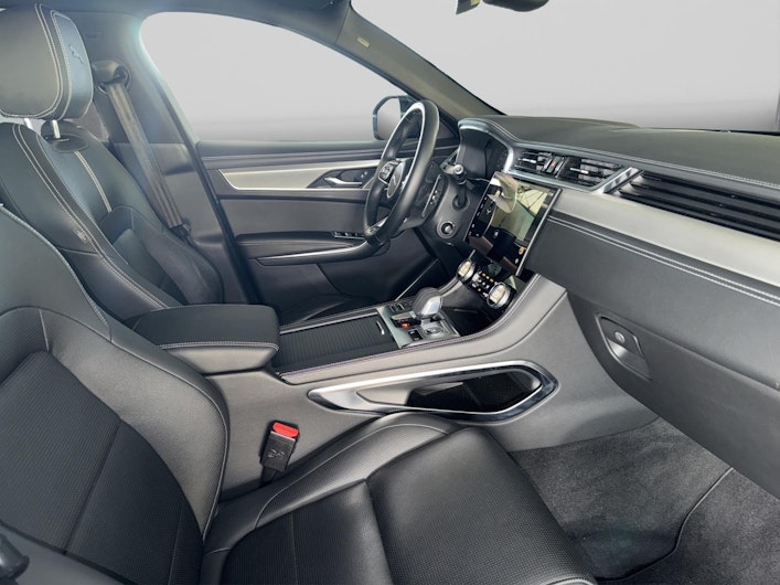 Vehicle image JAGUAR F-PACE