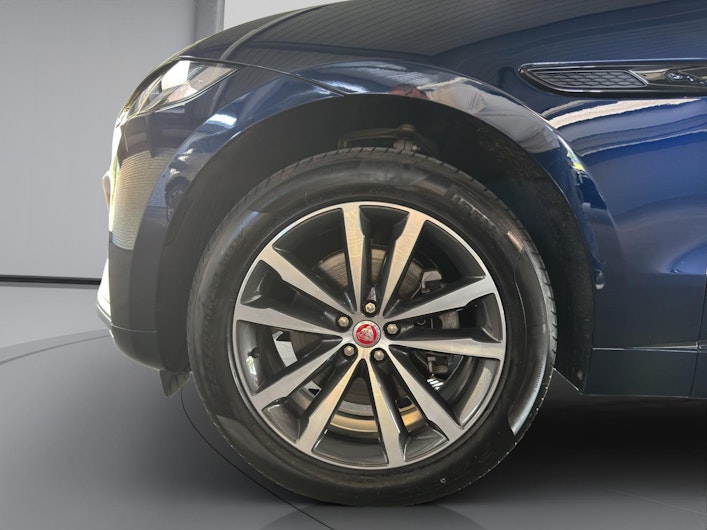 Vehicle image JAGUAR F-PACE