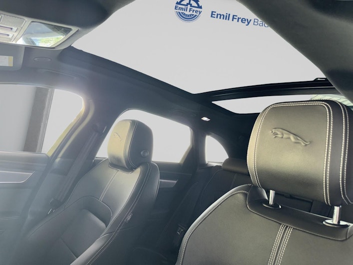 Vehicle image JAGUAR F-PACE