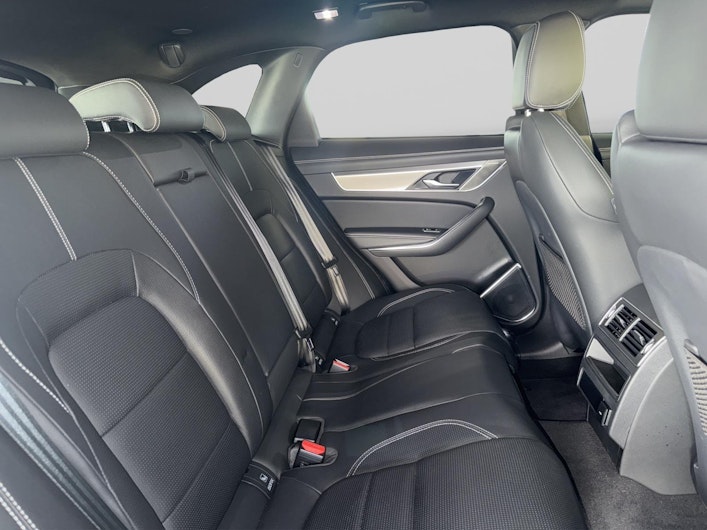 Vehicle image JAGUAR F-PACE