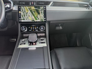 Vehicle image JAGUAR F-Pace 2.0 I4 250 R-Dynamic SE AWD