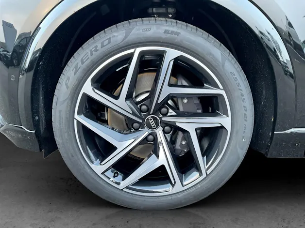 Audi SQ6 e-tron quattro
