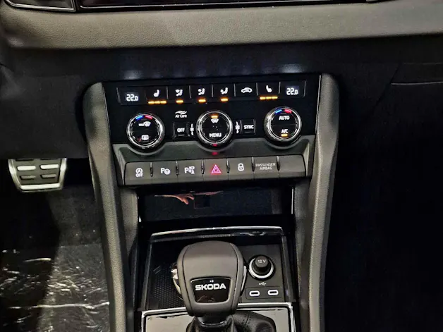Škoda Karoq 1.5 TSI Selection DSG