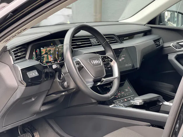 Audi Q8 55 e-tron advanced quattro