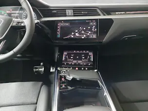 Audi Q8 50 e-tron S line quattro