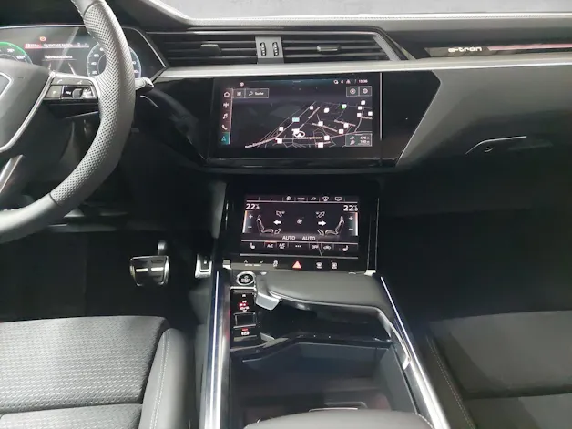 Audi Q8 50 e-tron S line quattro