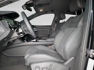Audi Q8 50 e-tron S line quattro