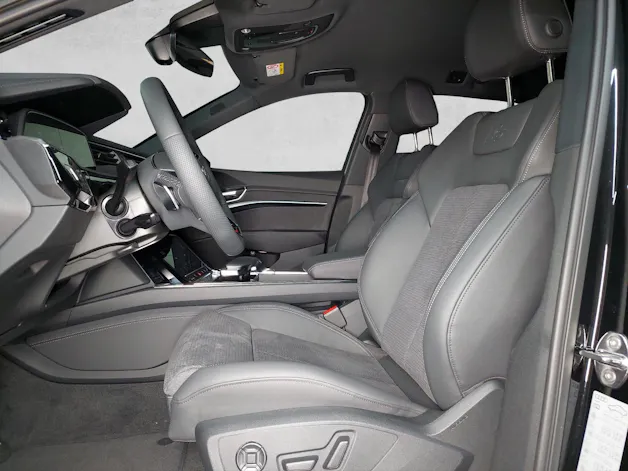 Audi Q8 50 e-tron S line quattro