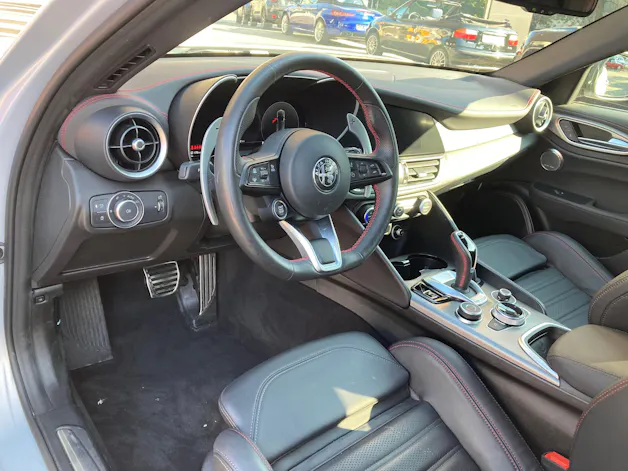 Alfa Romeo Giulia 2.0 Competizione Pack Sky Q4 AT8