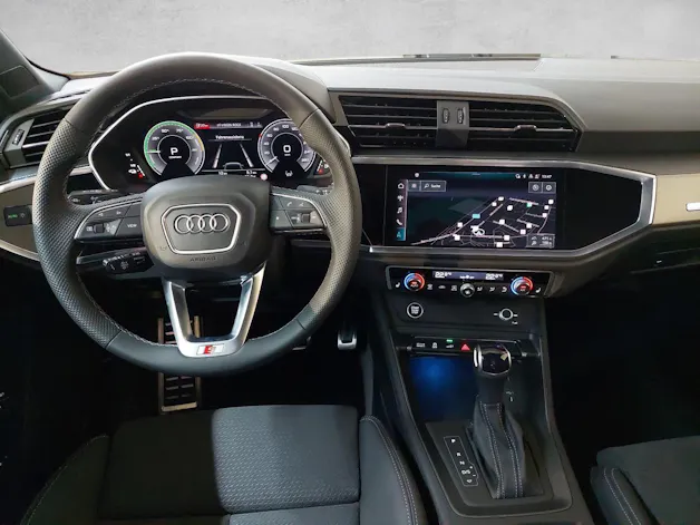 Audi Q3 45 TFSI e S line S-tronic