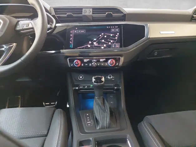 Audi Q3 45 TFSI e S line S-tronic