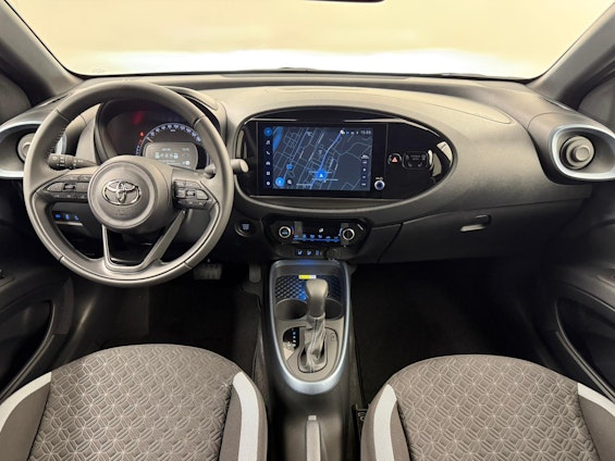 Vehicle image 6