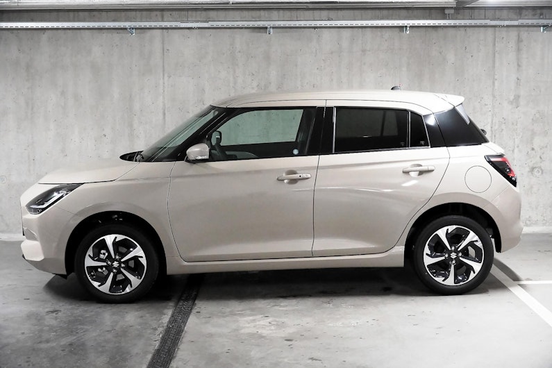 Vehicle image SUZUKI SWIFT