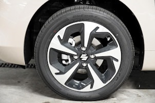 Vehicle image SUZUKI Swift 1.2 Compact Top Hybrid 4x4