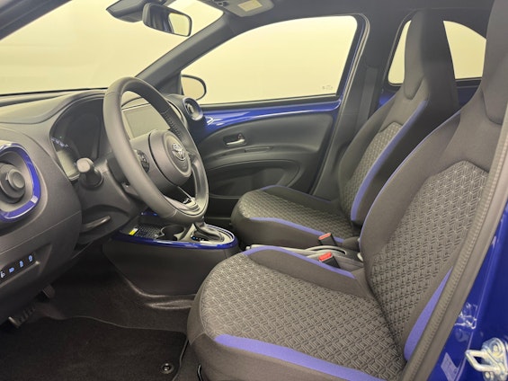 Vehicle image 4 Vehicle image 4