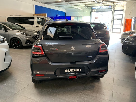 Vehicle image 4