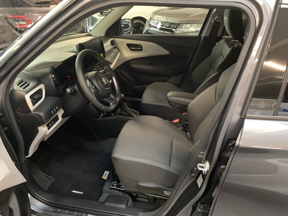 Vehicle image 7