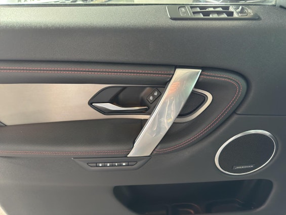 Vehicle image 9 Vehicle image 9